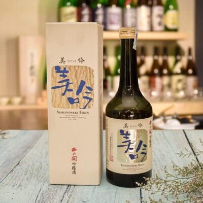 Alternative view of Sake Nishinoseki Bigin