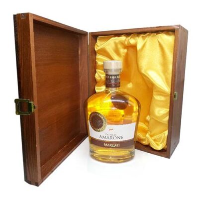 Alternative view of Grappa Amarone in Carati di Rovere