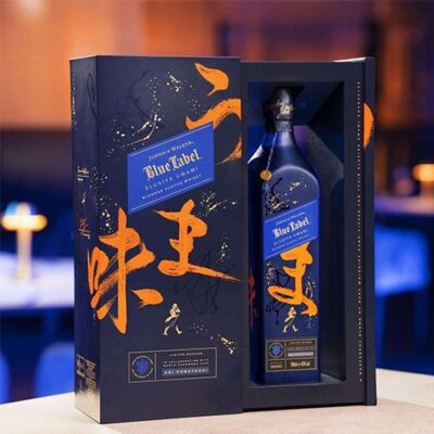 Alternative view of Johnnie Walker Blue Label Elusive Umami hộp quà tết 2024