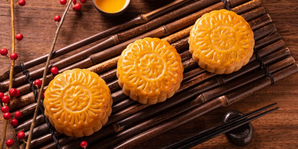 Gợi ý 20 món quà tặng trung thu cho các bé ý nghĩa và phù hợp gia-cong-banh-trung-thu