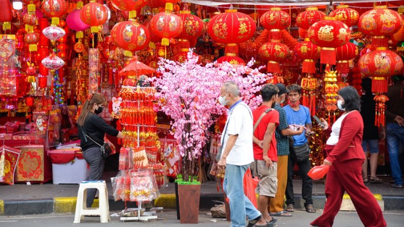 Tết Nguyên Đán (tiếng Indonesia: Tahun Baru Imlek)