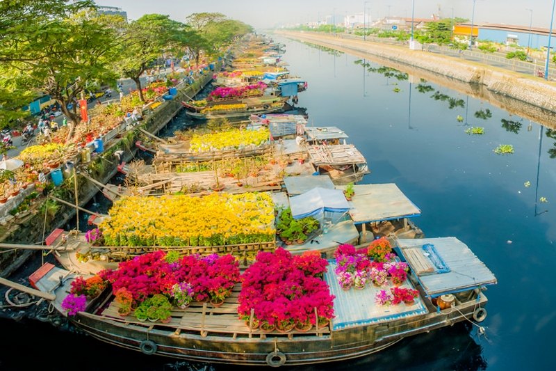 Thuyền hoa tuyệt đẹp trên kênh Tàu Hủ - Bến Bình Đông